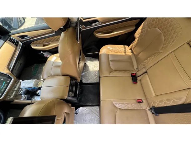 Car image 13