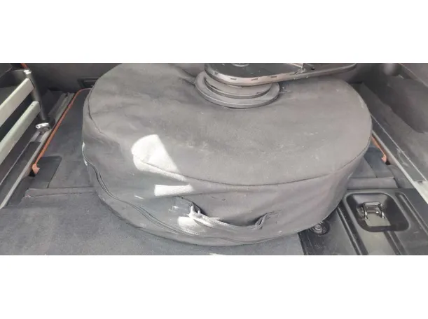 Car image 37