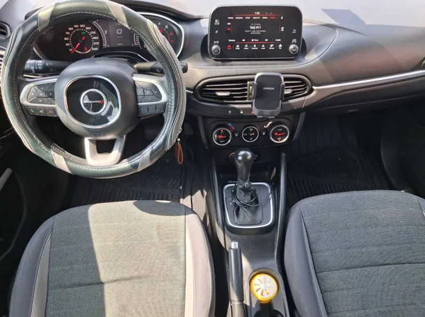 Car image 18