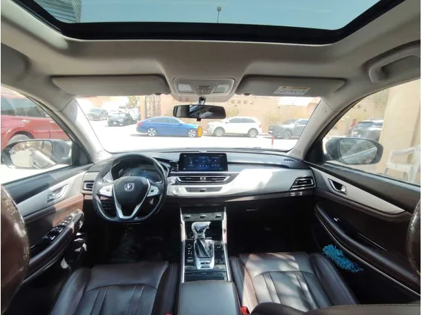 Car image 18