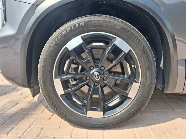 Car image 9