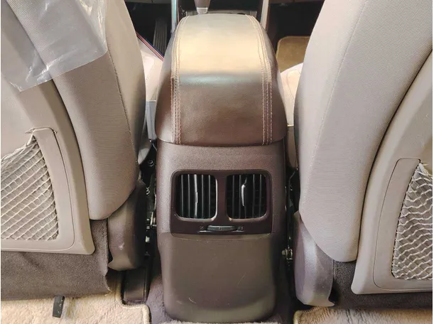 Car image 25