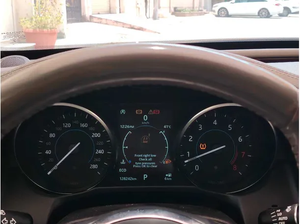Car image 23