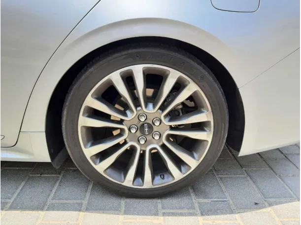 Car image 9