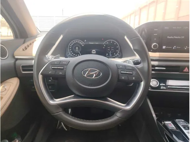Car image 22
