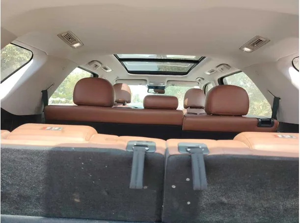 Car image 29