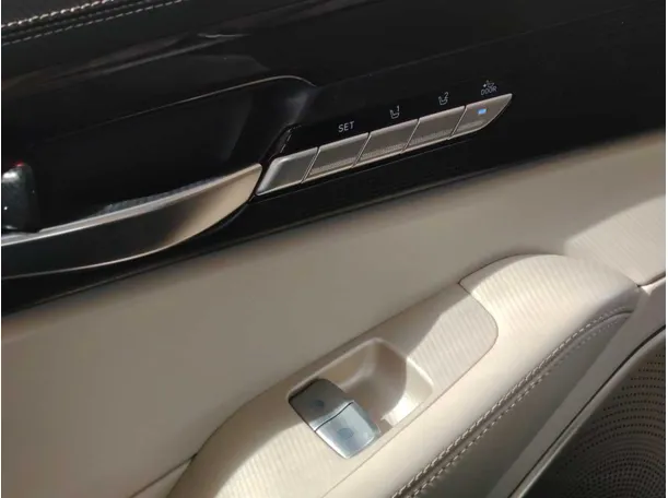 Car image 40