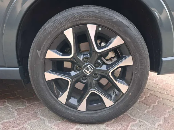 Car image 9