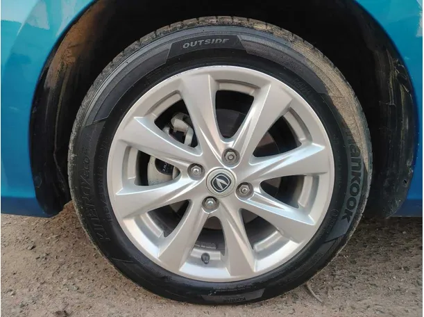 Car image 10