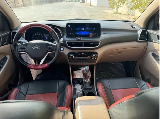 Car image 17