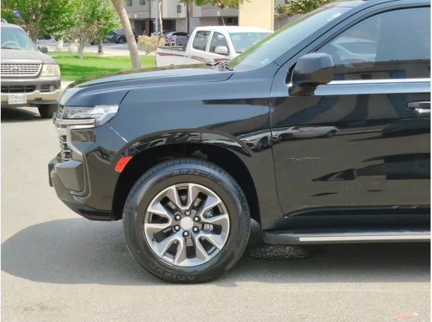 Car image 9