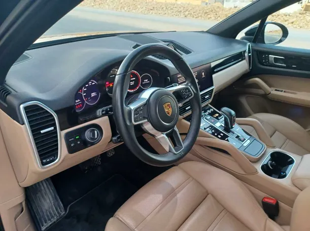Car image 11