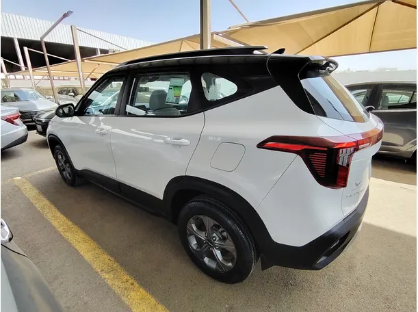 Car image 8