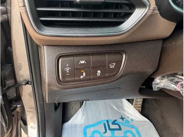 Car image 25