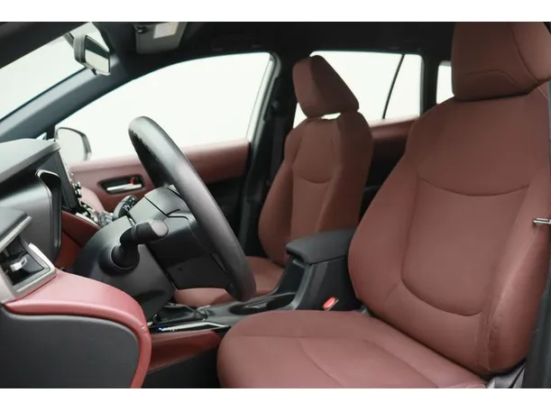 Car image 8