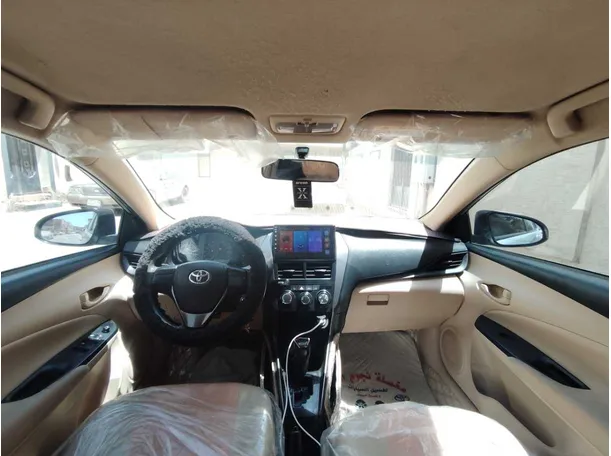 Car image 18