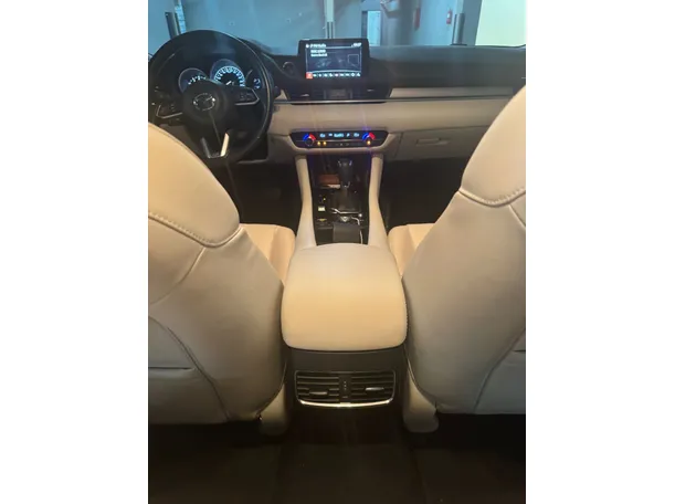 Car image 22