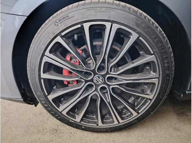 Car image 9