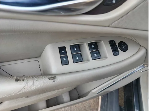 Car image 38