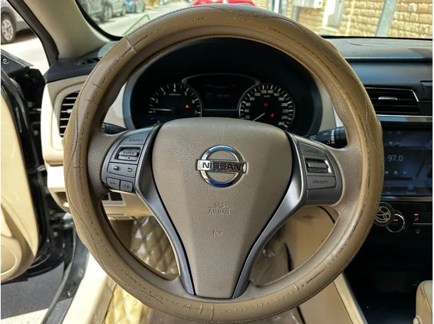 Car image 19