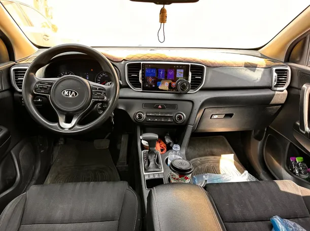 Car image 16