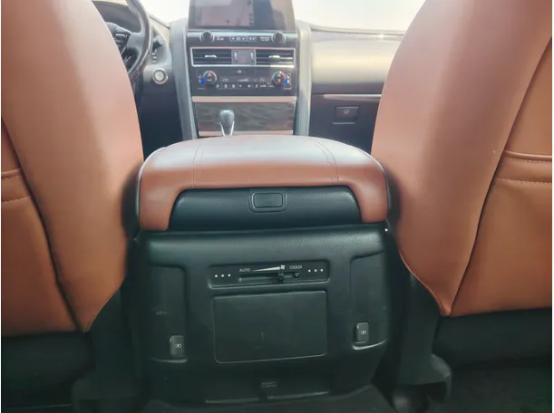 Car image 27