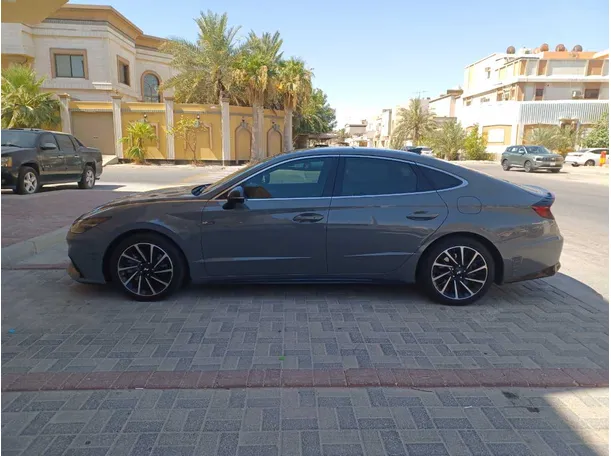 Car image 8