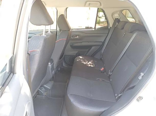 Car image 12