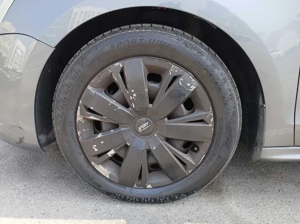 Car image 10