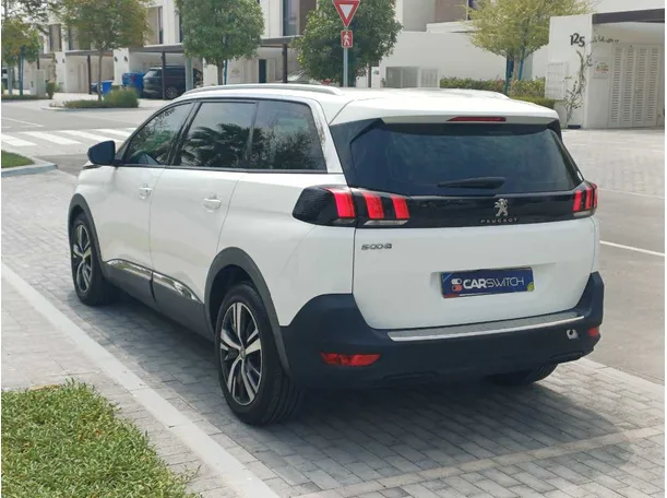 Car image 5