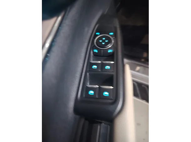 Car image 28