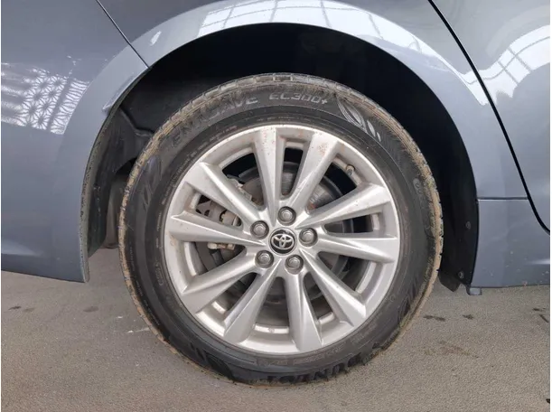Car image 9