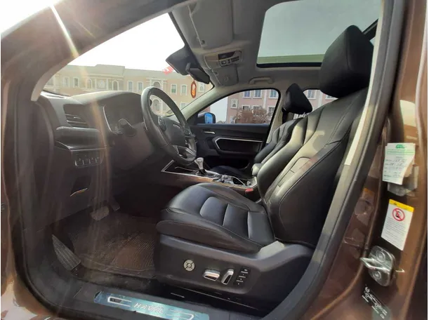 Car image 12