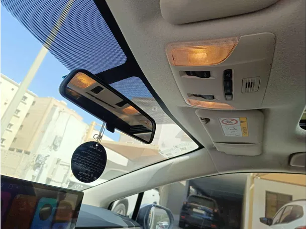 Car image 26