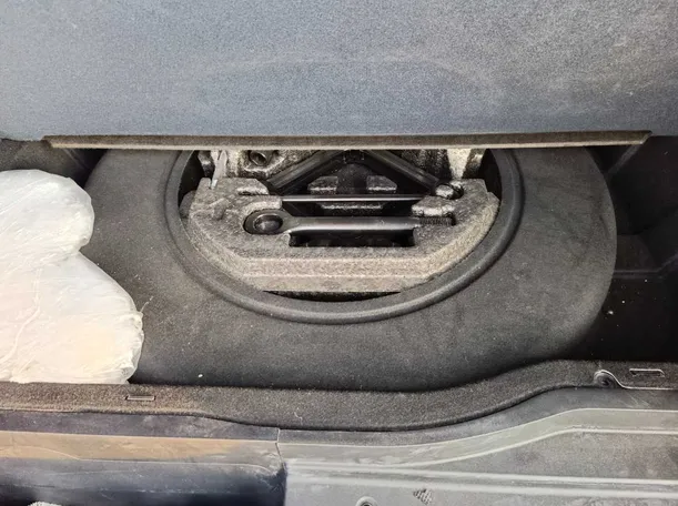 Car image 38