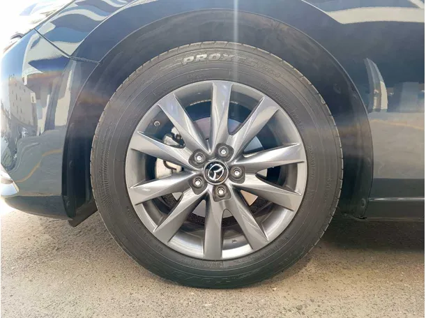 Car image 10