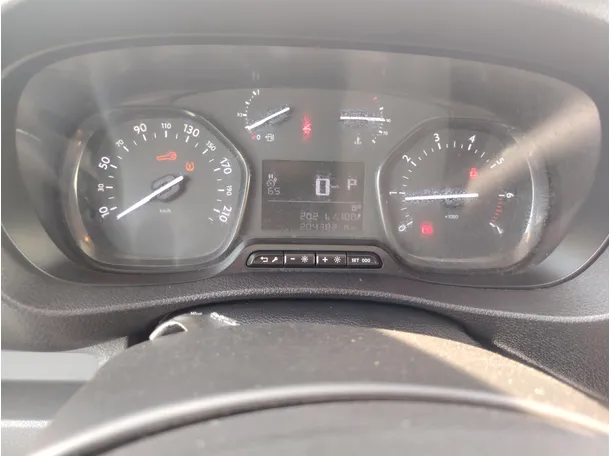 Car image 24