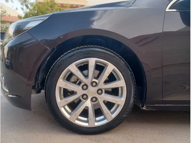 Car image 9