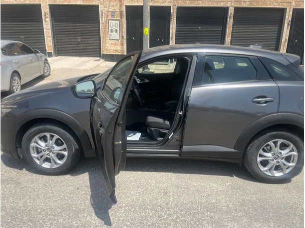 Car image 10