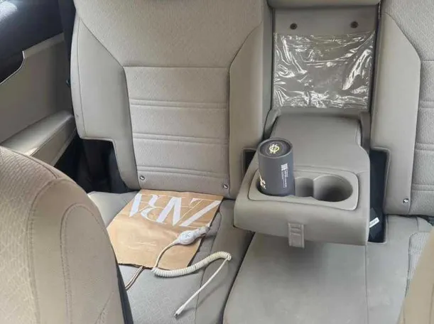 Car image 11