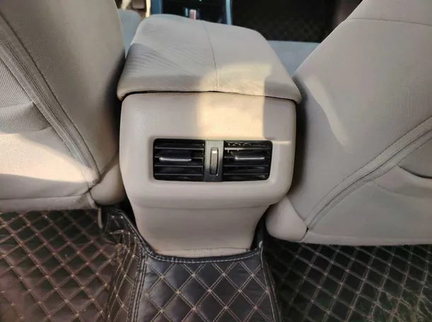 Car image 38
