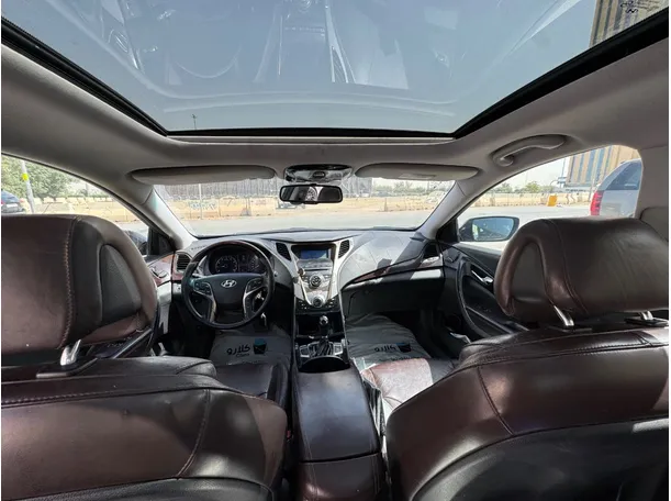 Car image 14