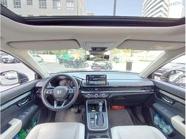 Car image 14
