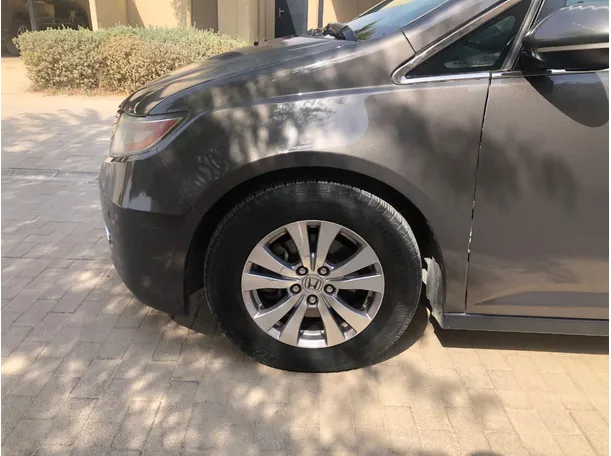 Car image 9