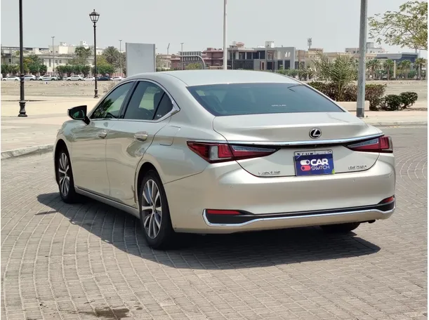 Car image 7