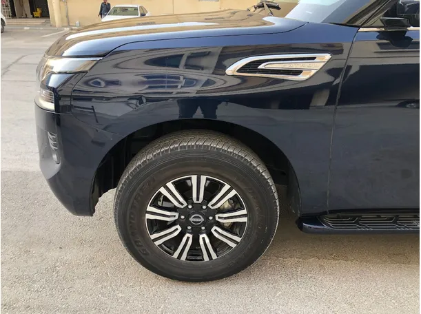 Car image 9