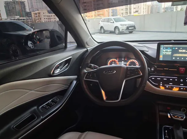Car image 17