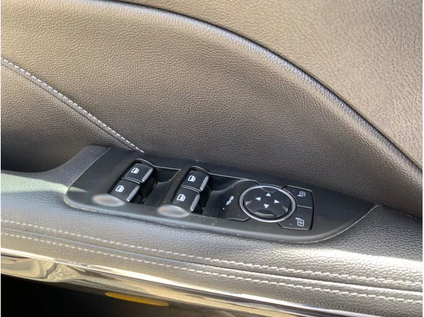 Car image 27