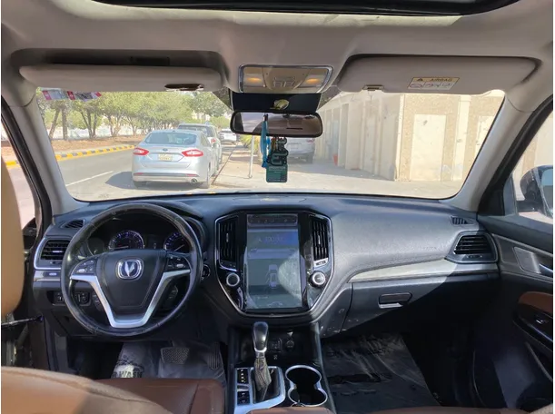 Car image 14