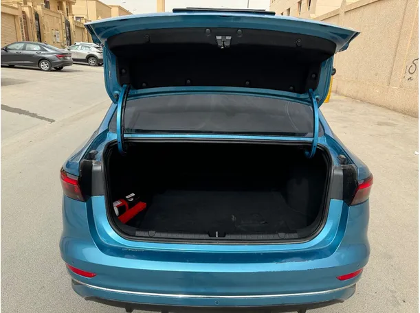 Car image 20